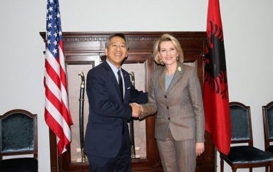 Rama vazhdon traditën me femrat, letrat e papritura të Ambasadorit Lu për ministret