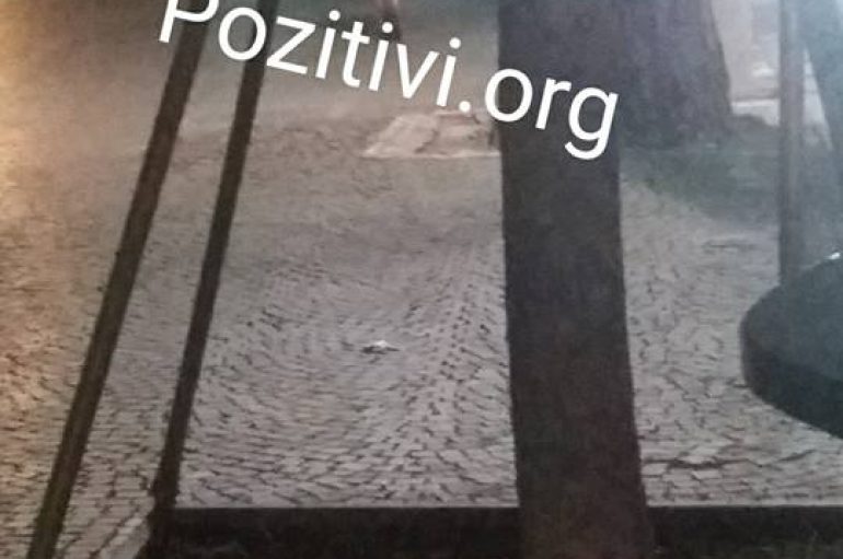 Burri vë vogëlushen në qafë… “Spektakël” në mesnatë