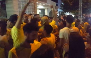 Italianët “pushtojnë” Sarandën