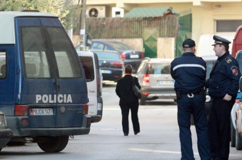 Përplasje me kallashnikov në Tushemisht, policia parandalon tragjedinë