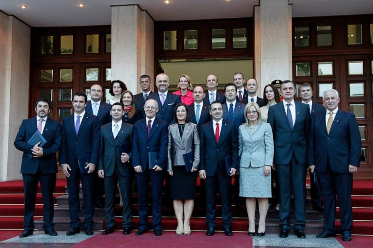 Me mirë ministre femra? Çfarë thonë studimet dhe si e kanë “pësuar” vendet që i kanë zgjedhur