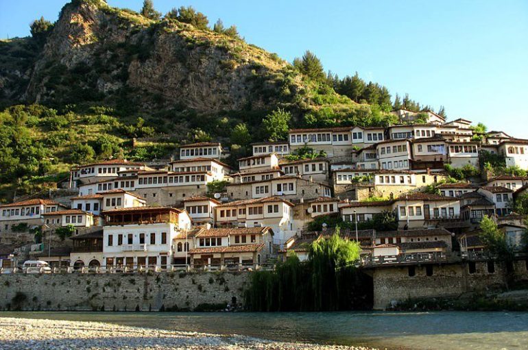 Mediat franceze nuk rreshtin së promovuari perlat e turizmit shqiptar
