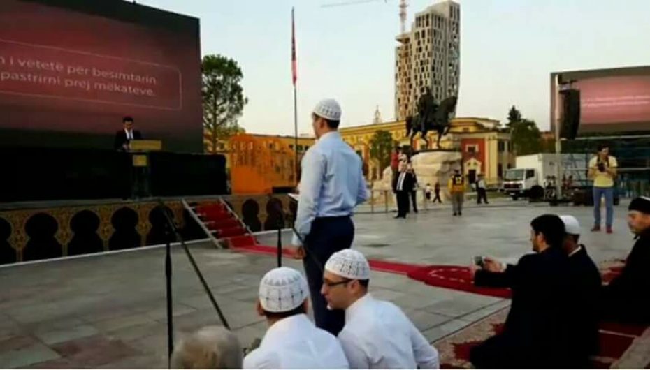 “Facebook” merr “flakë” për “mbulimin” e  Skënderbeut në shesh: E vërteta