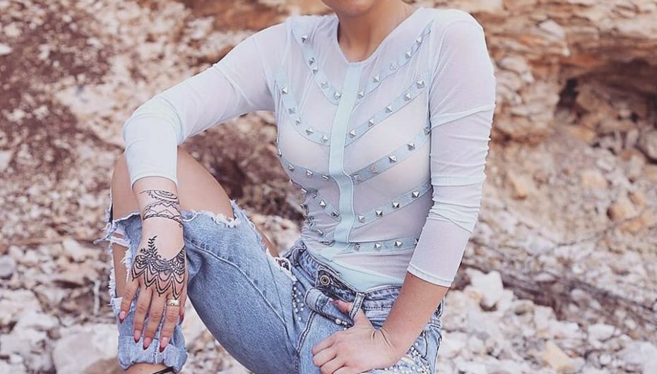 “Të qenit unik brenda një kornize të modestisë…”