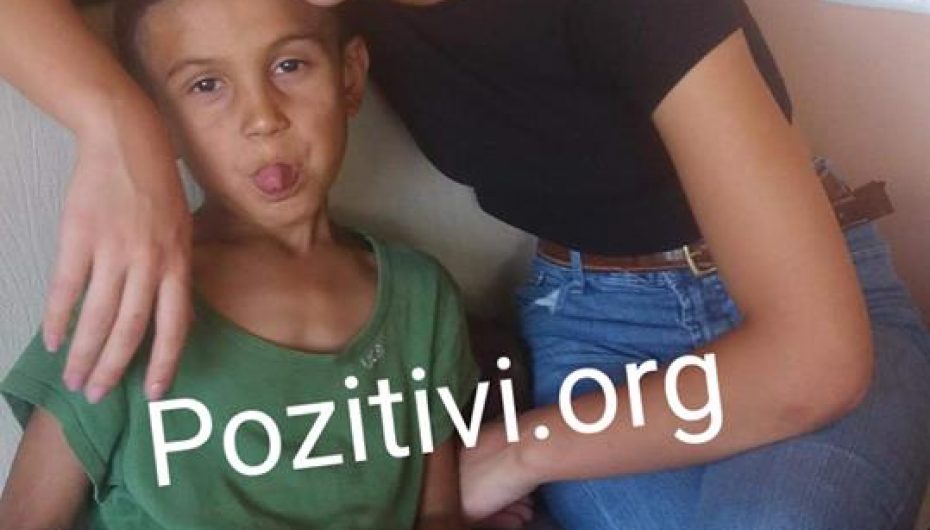 Rrëfim që të këput shpirtin/ Ejona nuk dëgjon as flet, do të birësojë Ardin e vogël, studjon pikturë aty ku askush s’e kupton….