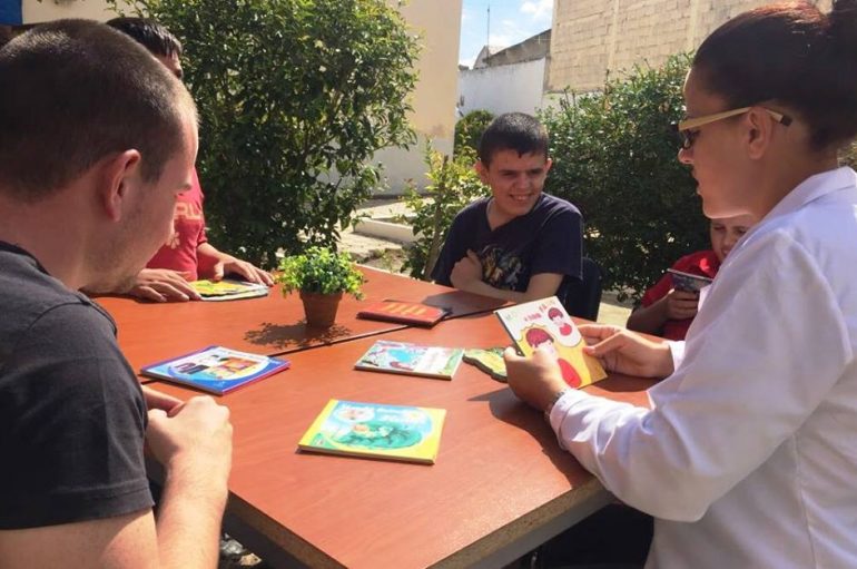 Orët e lira letrare, nën dritën e diellit