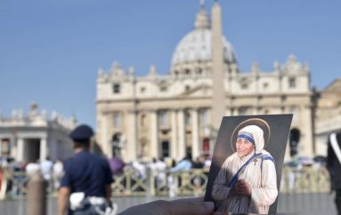 Përkujtim! Gonxhja shqiptare e përjetshme, Nënë Tereza simbol i paqes në botë