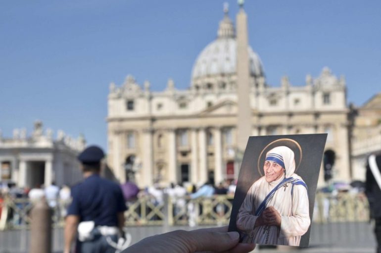 Përkujtim! Gonxhja shqiptare e përjetshme, Nënë Tereza simbol i paqes në botë