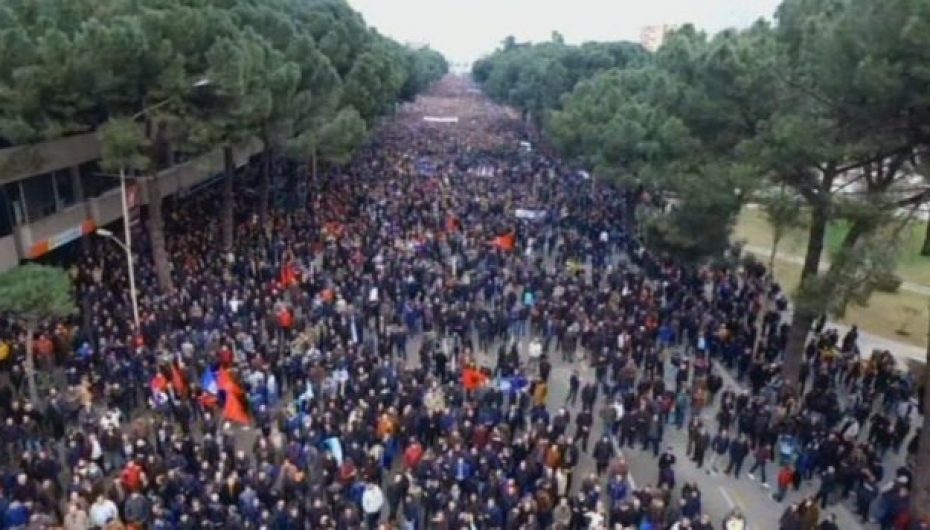 Sot bllokohet sheshi “Skënderbej”, organizatat joqeveritare ngrihen në “këmbë”: Stop dhunës