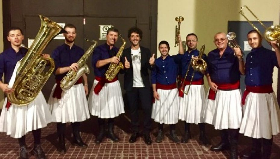 Grupi Fanfara Tirana performon në krah të artistëve botërorë në RAI Uno