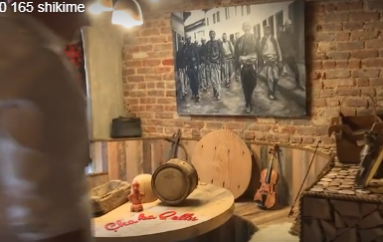 Kukaj bën biznes në SHBA me etnografinë shqiptare