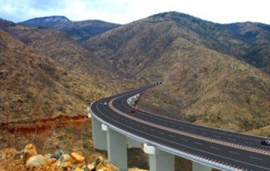 Rruga e Arbërit mban “peng” studentët dhe dibranët