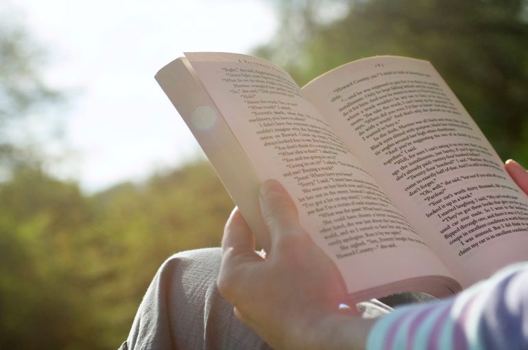 Dita lexo një libër, zgjidhni shokun më të mirë