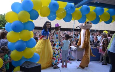 Një 20 vjeçare nën petkun e animatores