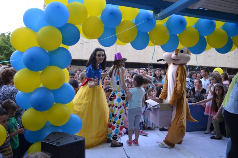 Një 20 vjeçare nën petkun e animatores