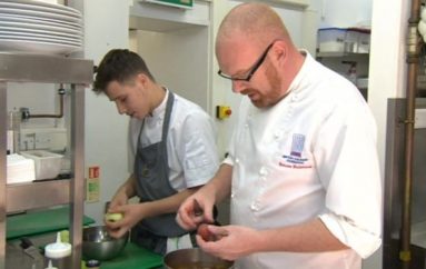 18 vjeçari shqiptar mjeshtër i kulinarisë në Britani, gjen “babain e tij të parë” por lufton me dëbimin