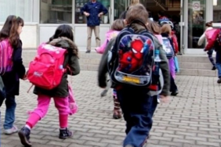 Frymëzuese/ Historia si ia dolën dy jetimët nga Fieri dhe pse mbetën në mes të rrugës