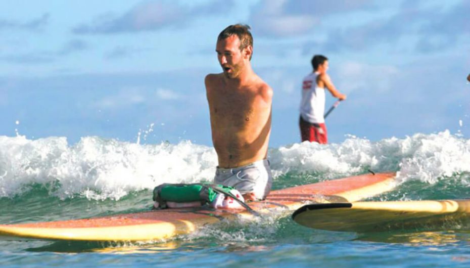 Të jetosh pa kufij, historia frymëzuese e 33 vjeçarit pa këmbë dhe krahë