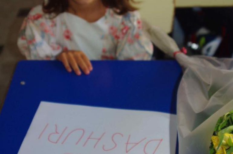 7 vjeçarja nga Fieri një lule që sapo ka nisur të çelë