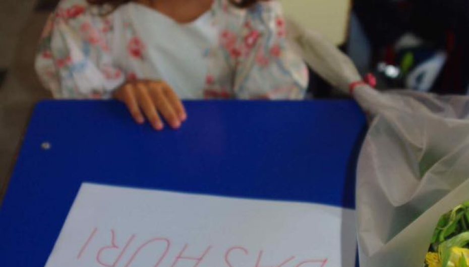 7 vjeçarja nga Fieri një lule që sapo ka nisur të çelë