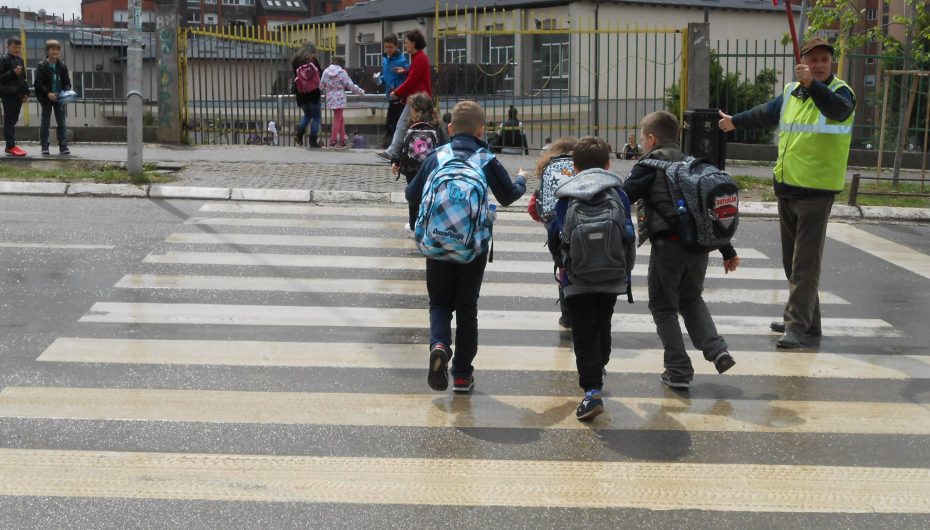 Çfarë ndodh kur policët e mirë i ndihmojnë fëmijët që thyejnë ligjin