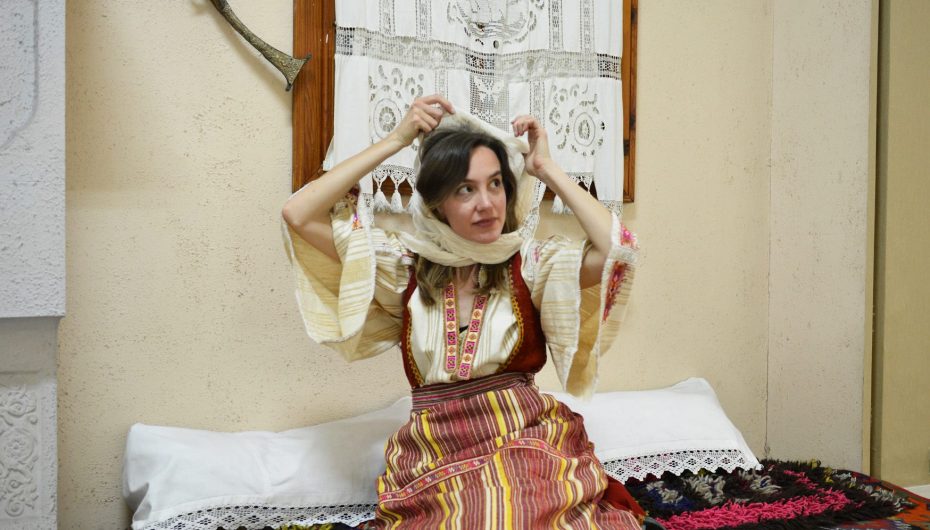 Të huajt “rrëmbejnë” kostumet tradicionale shqiptare