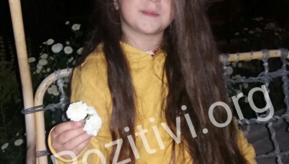 Njihuni me vogëlushen me flokët më të gjata në Tiranë