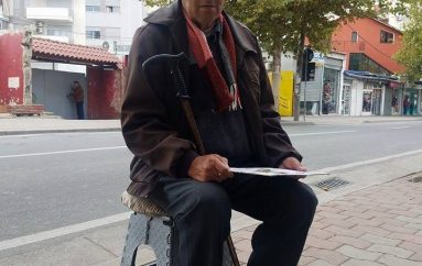 Rrezikonte të humbiste dritën e syve, gazetari i ndryshon jetën gjyshit në Tiranë