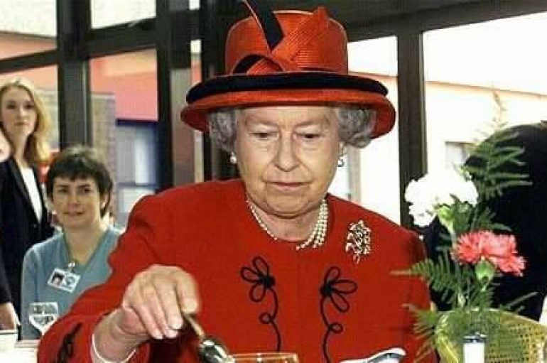 Pse u mahnit Mbretëresha Elizabeta kur vizitoi liqenin e Pogradecit