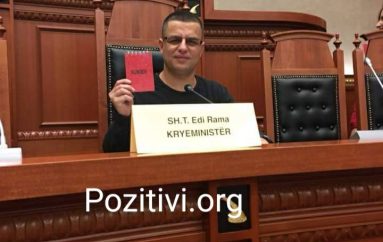 Njihuni me djalin që i zuri karrigen Ramës në Kuvend, ka një mesazh të fortë