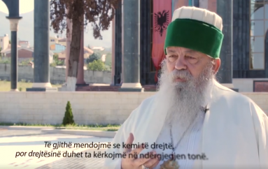 Drejtuesit e katër feve në Shqipëri bëhen për herë parë bashkë, në këtë mesazh kundër ekstremizmit të dhunshëm (VIDEO)