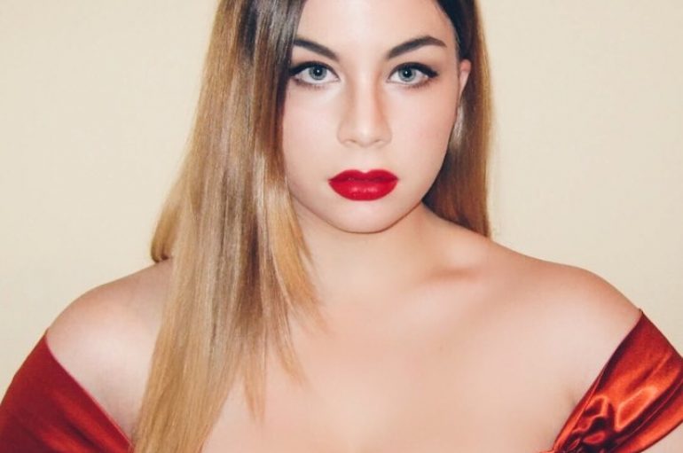 Shqiptarët bëjnë spektakël në Gjenevë për festën e flamurit, vajza e diplomatëve rrëfen atmosferën magjike