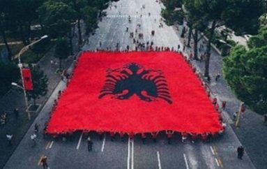 Këto urime pikante për 105 vjetorin e pavarësisë ende s’i keni parë