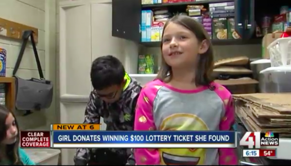 7 vjeçarja blen ushqim për nevojtarët me paratë që fitoi