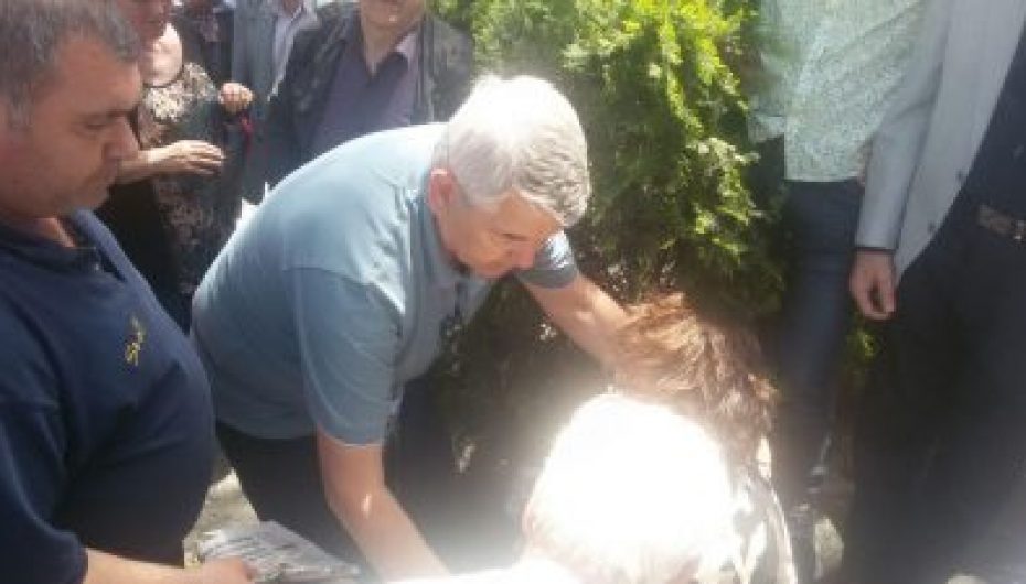 Politikani ka një mesazh për Halim Kosovën, befasohet nga gjesti që bën për nënën e re në luftë për jetën