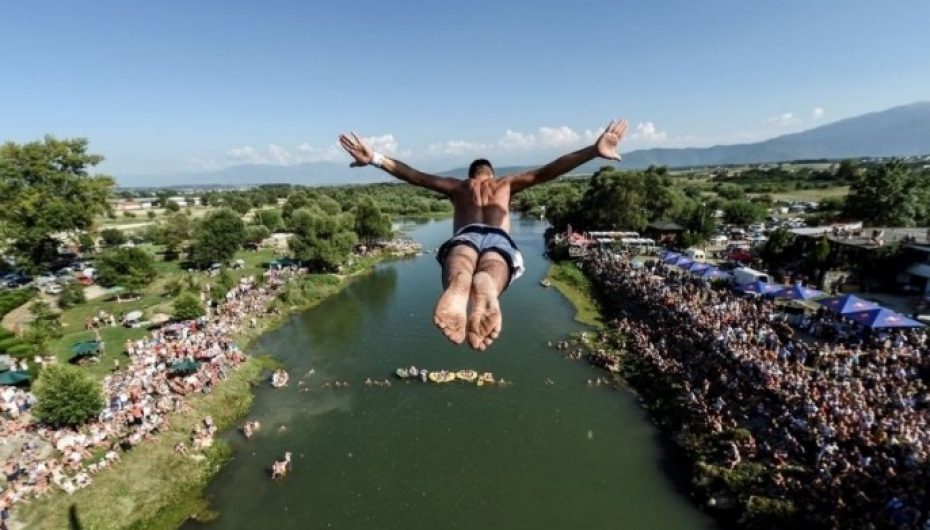 “Fluturim në ajër”, vepra e fotografit shqiptar “bllokon” gazetat botërore