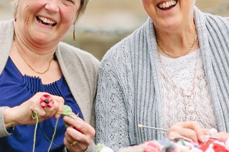 Kapelet e vogla prej leshi luftojnë izolimin social