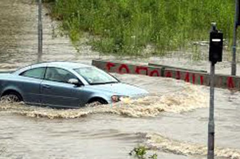 Përmbytjet në Greqi, shqiptarja tregon përjetimet e frikshme: 2 metra ujë mbi tokë