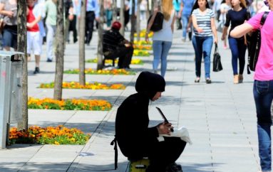 Studim: Ndihma e dhënë në para përmirëson shëndetin dhe nxit ndjekjen e shkollës