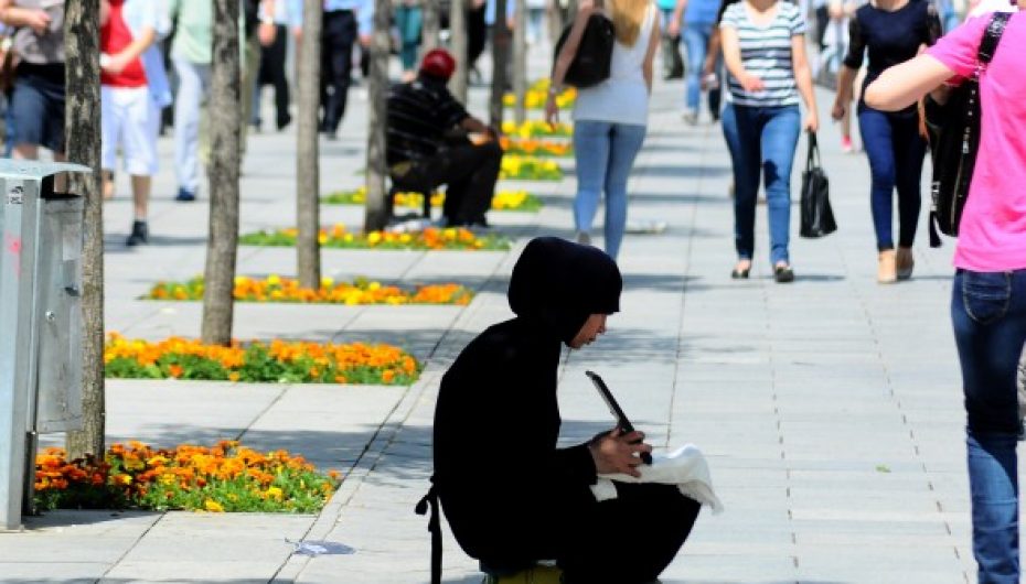 Studim: Ndihma e dhënë në para përmirëson shëndetin dhe nxit ndjekjen e shkollës