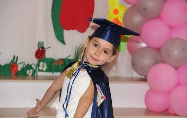 Irisi ka një mesazh të bukur për Krishtlindje (VIDEO)