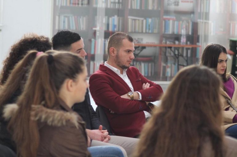 I riu i 2017 sfidon studentët e 90’: 8 dhjetorin e kanë kthyer në festë, duhet të jetë ditë reflektimi