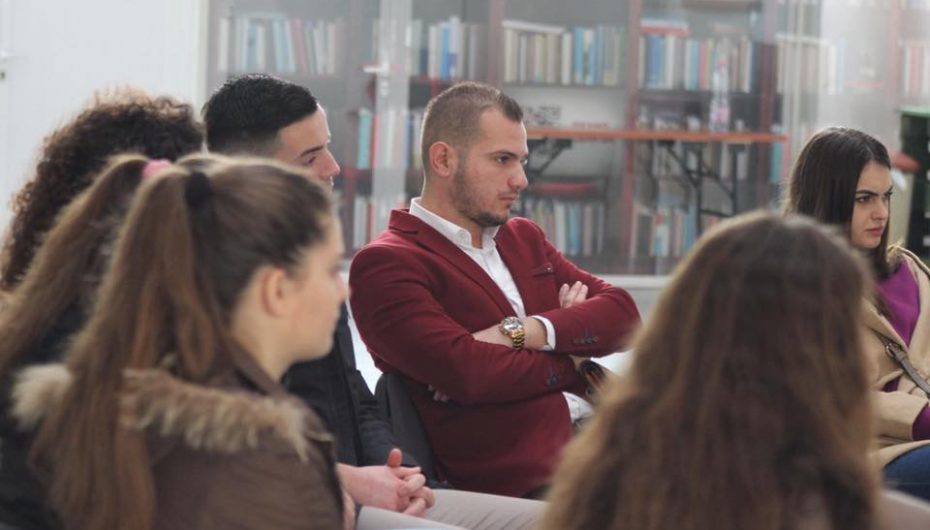 I riu i 2017 sfidon studentët e 90’: 8 dhjetorin e kanë kthyer në festë, duhet të jetë ditë reflektimi