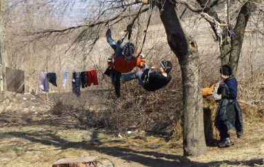 Lumturia vjen nga gjërat e thjeshta… edhe në fshat!