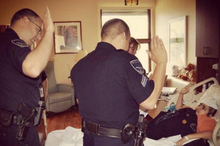 Policët i realizojnë ëndrrën vogëlushit me tumor