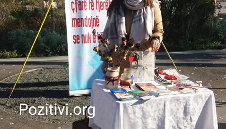 Drejtoresha rrëfen si është të “jetosh” me ish-pacientët e psikiatrisë: I kisha frikë, tani më thërrasin në emër të motrës