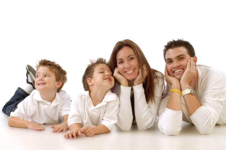 Prindi dhe fëmija: Kalojnë bashkë dyfishin e kohës krahasuar me 50 vite më parë