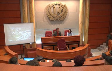 Erion Veliaj hap dyert e Këshillit Bashkiak për të rinjtë e periferisë