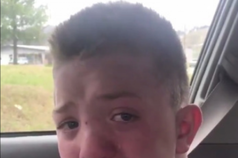 “Njerëzit ndryshe nuk duhet të kritikohen”, videoja prekëse e një fëmije
