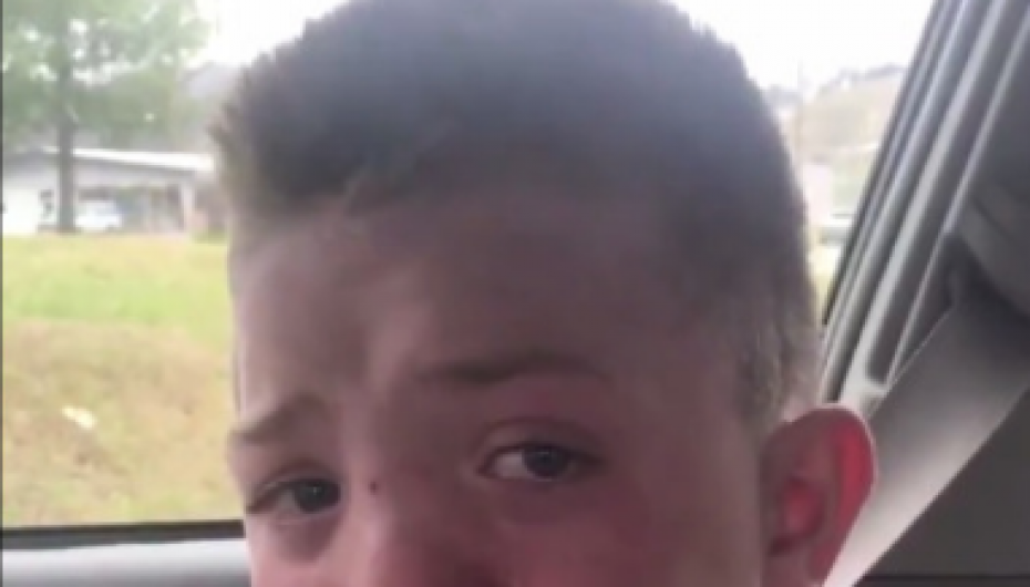 “Njerëzit ndryshe nuk duhet të kritikohen”, videoja prekëse e një fëmije